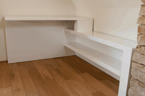 Mobilier pour coin bureau et rangement.