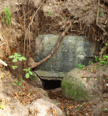 Keller- oder Bunkereingang