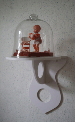Schwesterchen, Wandinstallation