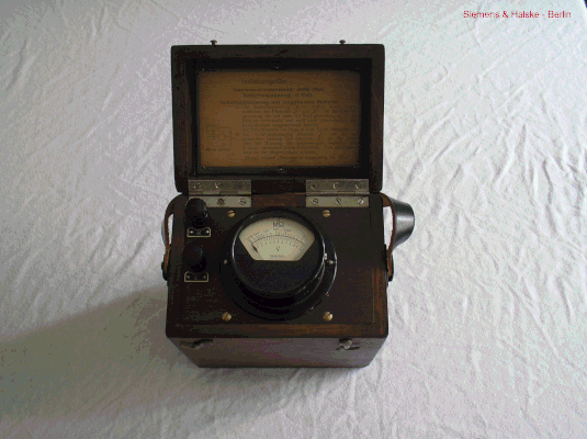 Bild 115 - Siemens & Halske - Isolations - Messgerät mit Batterie.  Fertigungsjahr 1912