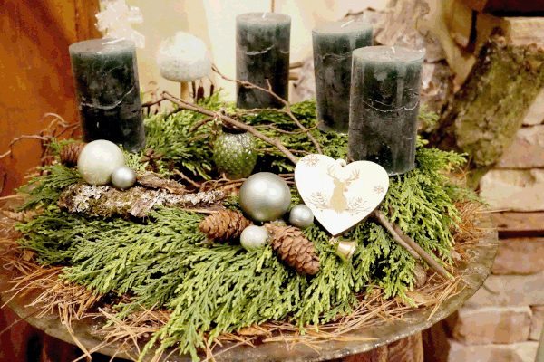 Adventskränze und Gestecke Blüten Stiel