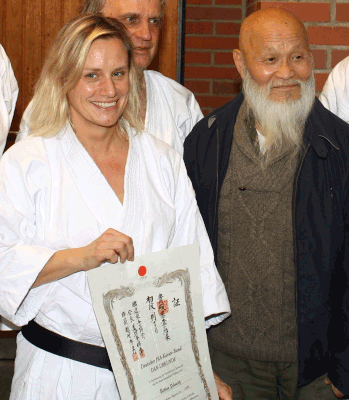 Schwartz, Bettina | Karate seit 2009 | 1.Dan am 15.11.2014 bei Ochi Sensei in Bremen | 2.Dan am 13.05.2017 bei Ochi Sensei in Münster