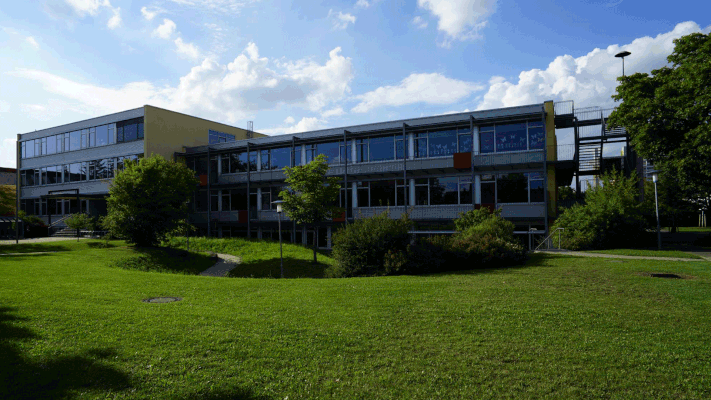 ERICH-KÄSTNER-SCHULE NEU-ULM | Generalsanierung | Stadt Neu-Ulm | Objektplanung (HOAI) LP 1 - 8  Nething Generalplaner, Neu-Ulm | Fotos  Michael Kuderna