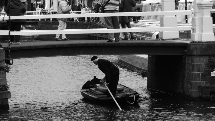 Manchmal wird der Käse mit einem Hauch von Venedig übers Wasser transportiert...