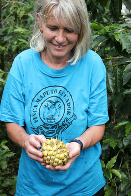 Verena Blaser und leckere Chirimoya