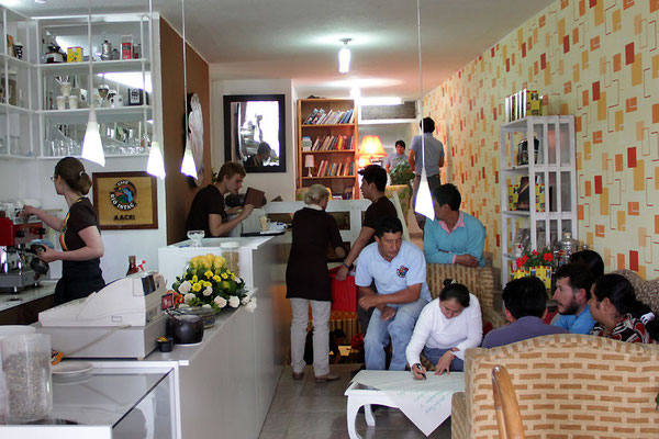 Café der AACRI in Cotacachi