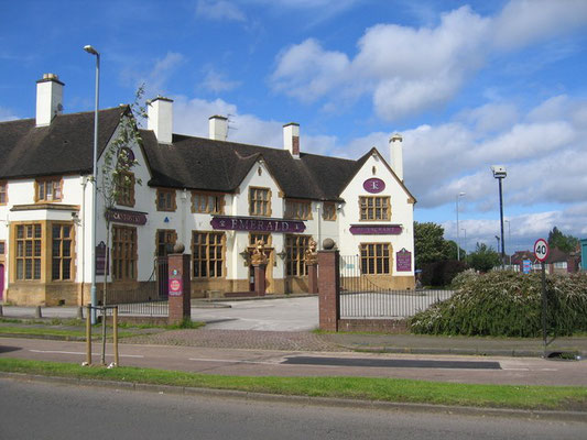 King George V pub 2006 (currently unoccupied 2020) by David Stowell on Geograph SP0177 licensed for reuse under Creative Commons Attribution-ShareAlike 2.0 Generic (CC BY-SA 2.0)