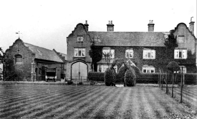 Warren Farm (demolished) stood at what is now the junction of Charlton Road and Norbiton Road. 