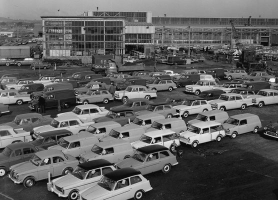 Longbridge car plant 1960 - image from the Birmingham Mail