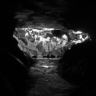 Kalkberghöhle, vom Erna-Mohr-Gang in die Zentralhalle geblickt