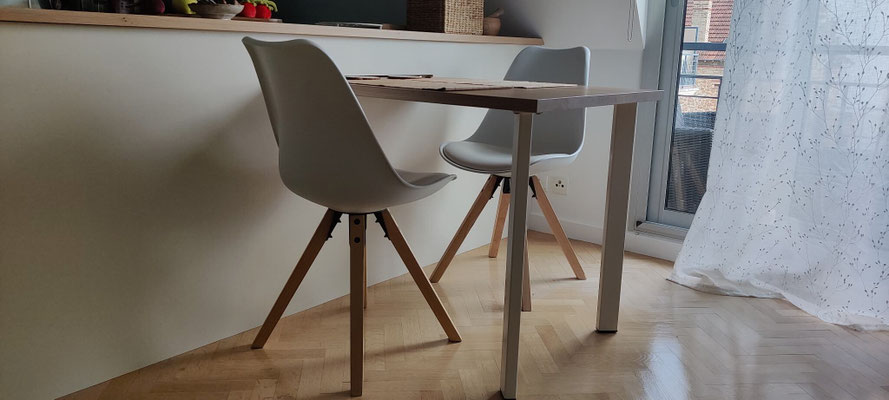 Vue en persepective table de cuisine avec deux pieds droits SimpYa