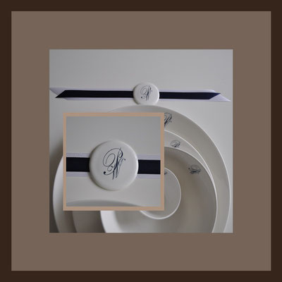 Andrea Weinke, Die anderen Bilder, Monogramm, einfarbig, Porzellan