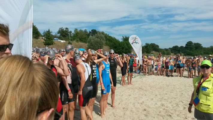 Der Start der Olympischen Distanz beim KnappenMan.