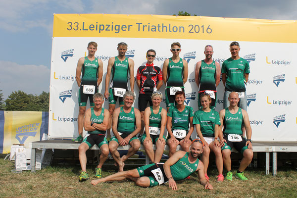 Mannschaftsfoto beim Leipziger Triathlon.