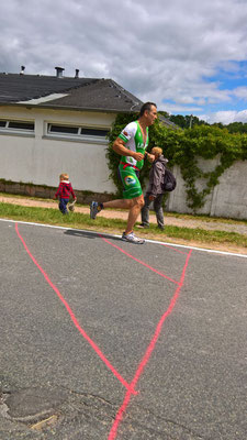 Jörg Müller auf der Laufstrecke des Koberbachtaltriathlons