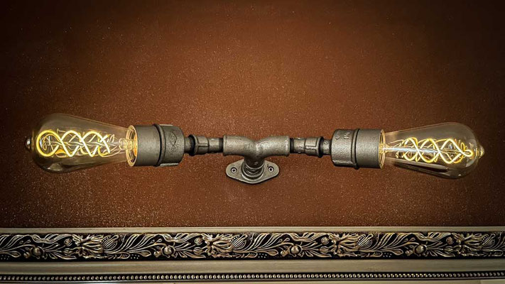 Wandlampe aus Rohren und Temperguss im Industrial Style | (c) M. Stoll 