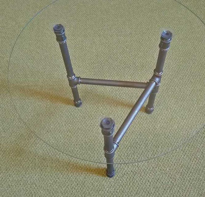Beistelltisch aus Rohren mit Glasplatte und den ilTubo Glasauflage-Fittings