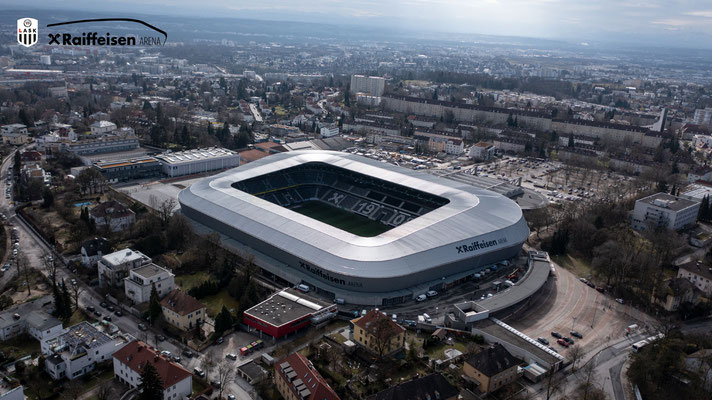 Zambelli lieferte sein bewährtes RIB-ROOF Speed 500. Für den Bau kamen Profilbahnen aus Stahlblech mit zum Teil konischer Ausführung und Sonderbaubreiten sowie einer Antikondensat-Vliesbeschichtung zum Einsatz.
