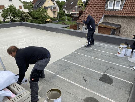 In der Fläche kam Triflex ProTect zum Einsatz. Das vollflächig armierte Abdichtungssystem ist hoch witterungsbeständig und gegenüber UV-Strahlung stabil.