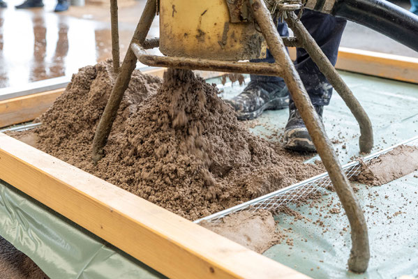Mit Triflex CeFix Screed 631 launcht der Flüssigkunststoff-Experte Triflex einen eigenen Gefälleestrich, der perfekt auf die anschließende Applikation von PMMA-basierten Abdichtungen und Beschichtungen abgestimmt ist.