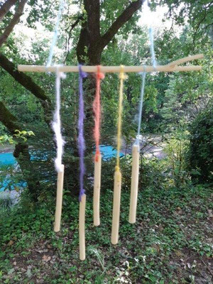 mobile noisetier, fils couleur,  30x23 cm,   10€