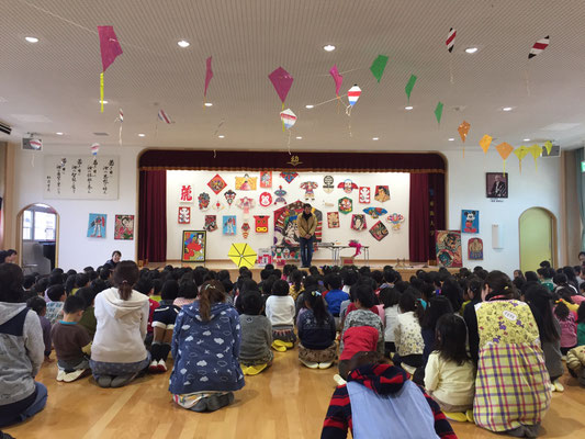 学校行事での凧作り体験イベントの様子