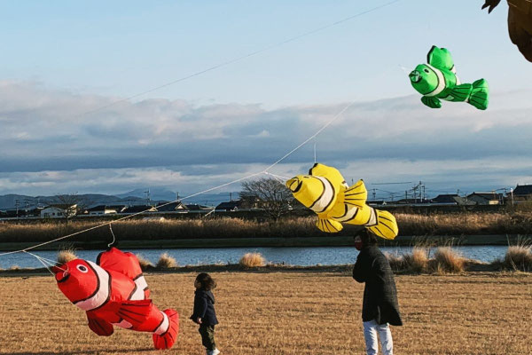 熊本で開催されたキャラクターカイト体験イベント 親子向け空のアクティビティ