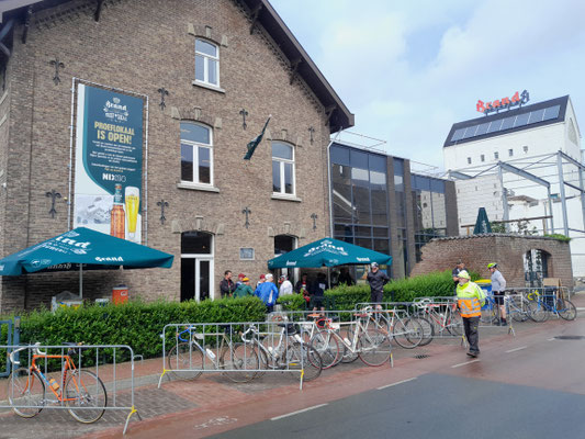 Die erste Verpflegung an der Brauerei
