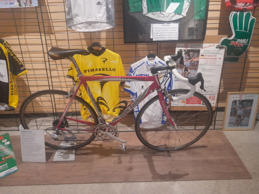 Maschine von Erik Zabel speziell für Bergetappen der Spanien-Rundfahrt .....
