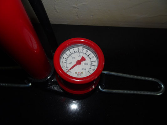 Alter Manometer