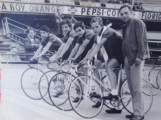 Gerhard Wenzel (li. oben), ???, ???, Didi Thurau, Trainer ???
