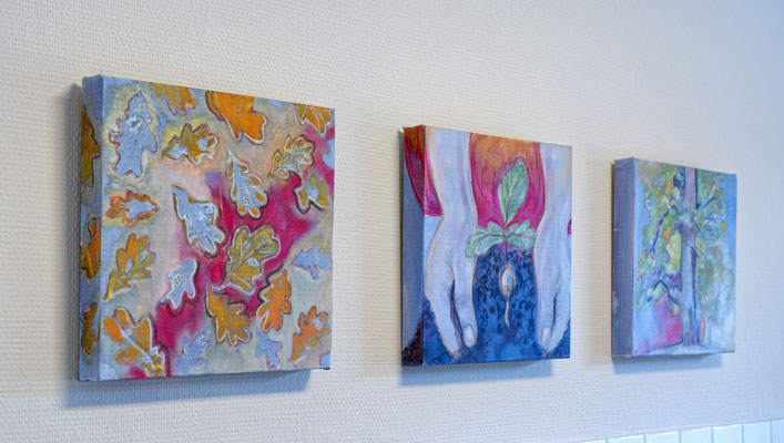 Foto von drei quadratischen Bildern an der Wand aus dem Behandlungsraum 2 der Physio-Praxis Baden