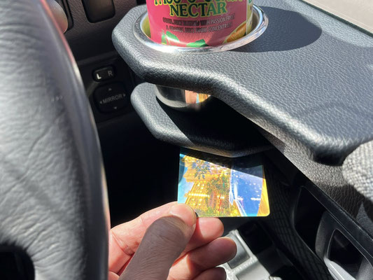 駐車券などをしまうのに便利なカードホルダー。