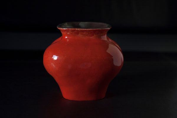 "Runde Ansichten Rot", glasierter Ton, Höhe ca. 16 cm