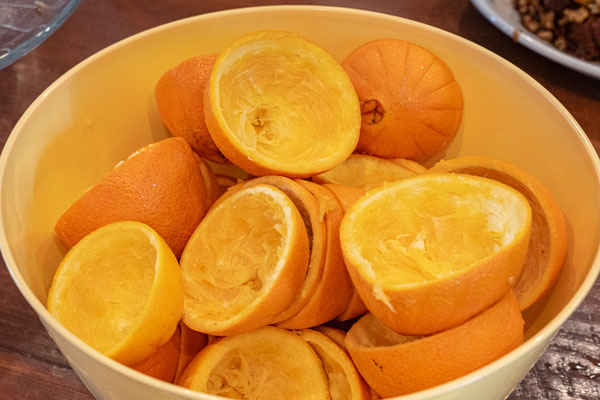 Easter morning - fresh oranges out of Pat and Deon orchard