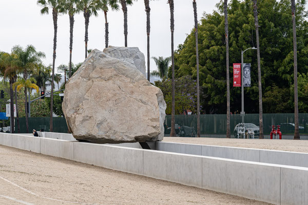 Los Angeles County Museum of Art - Levitated Mass - Michael Heizer 340 ton stone sculpture