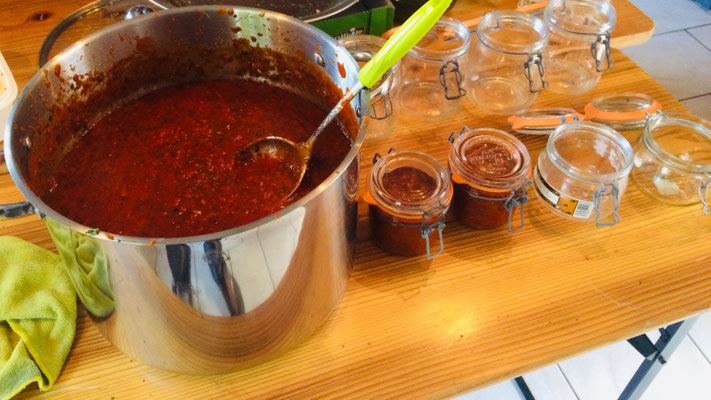 de la sauce tomate préparée avec beaucoup d'amour - Le Bar à Pizzas de Walter