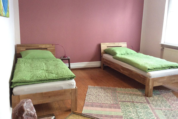 Schlafzimmer mit 2 Einzelbetten