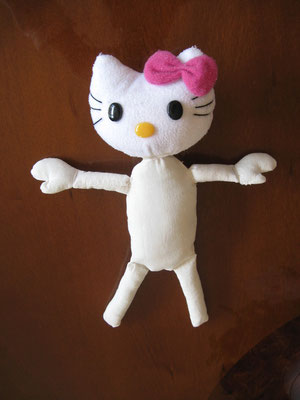 bambolina Hello Kitty nuda