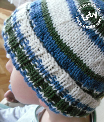 cappellino a righe: http://lionbrand.com/patterns/L10540.html?r=1&r=1