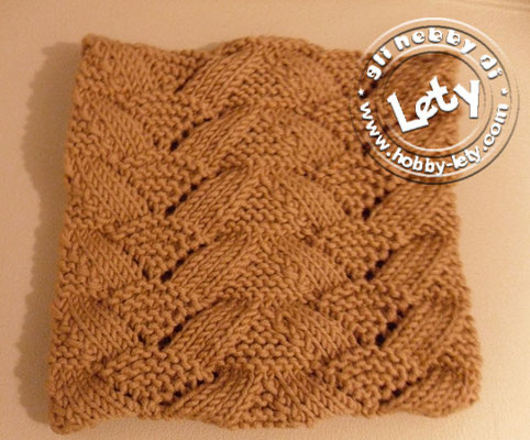 scaldacollo con punti a losanghe - modello di Marcella Maglie http://digilander.libero.it/MarcellaMaglie2/punticlassici3.htm