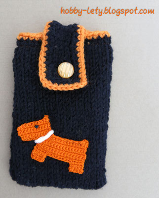 portacellulare a maglia con bordatura e applique all'uncinetto