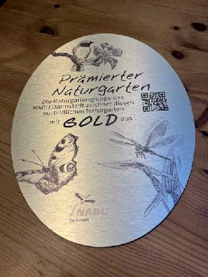 Die Plakette in Gold