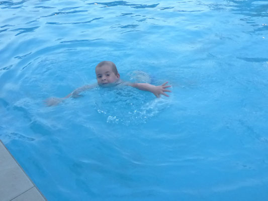 Eric schwimmt!!!