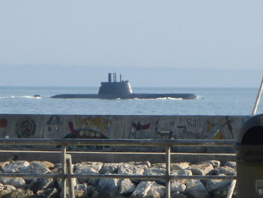 U-Boot lauert auf uns vor der Hafeneinfahrt