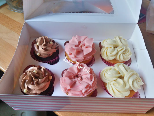 Kuchenklatsch Erlangen Catering Nach Hausfrauenart Ihr Personlicher Lieferservice Fur Alles Herzhafte Kuchen Cupcakes Kuchenklatsch Catering Nach Hausfrauenart