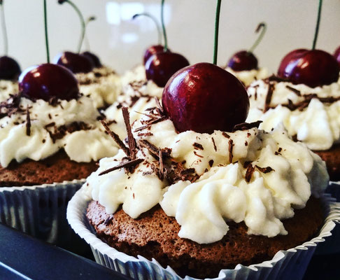 Kuchenklatsch Pforzheim Catering Nach Hausfrauenart Ihr Personlicher Lieferservice Fur Alles Herzhafte Kuchen Cupcakes Kuchenklatsch Catering Nach Hausfrauenart