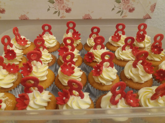 Kuchenklatsch Erlangen Catering Nach Hausfrauenart Ihr Personlicher Lieferservice Fur Alles Herzhafte Kuchen Cupcakes Kuchenklatsch Catering Nach Hausfrauenart