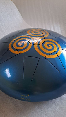 Tanki No. 391mit handgemalter Triskele