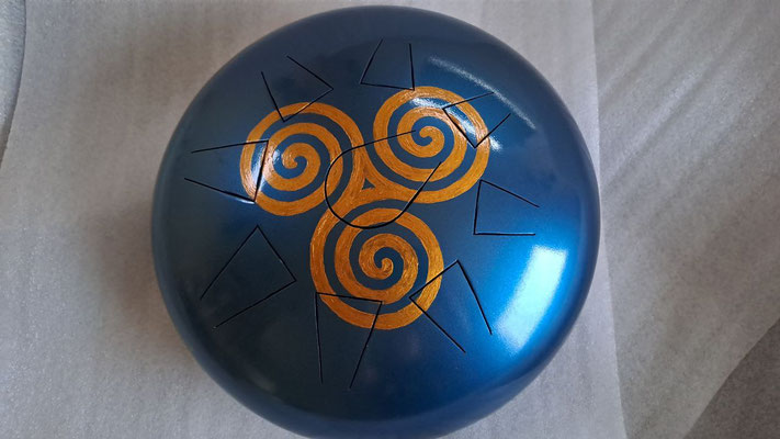 Tanki No. 391mit handgemalter Triskele